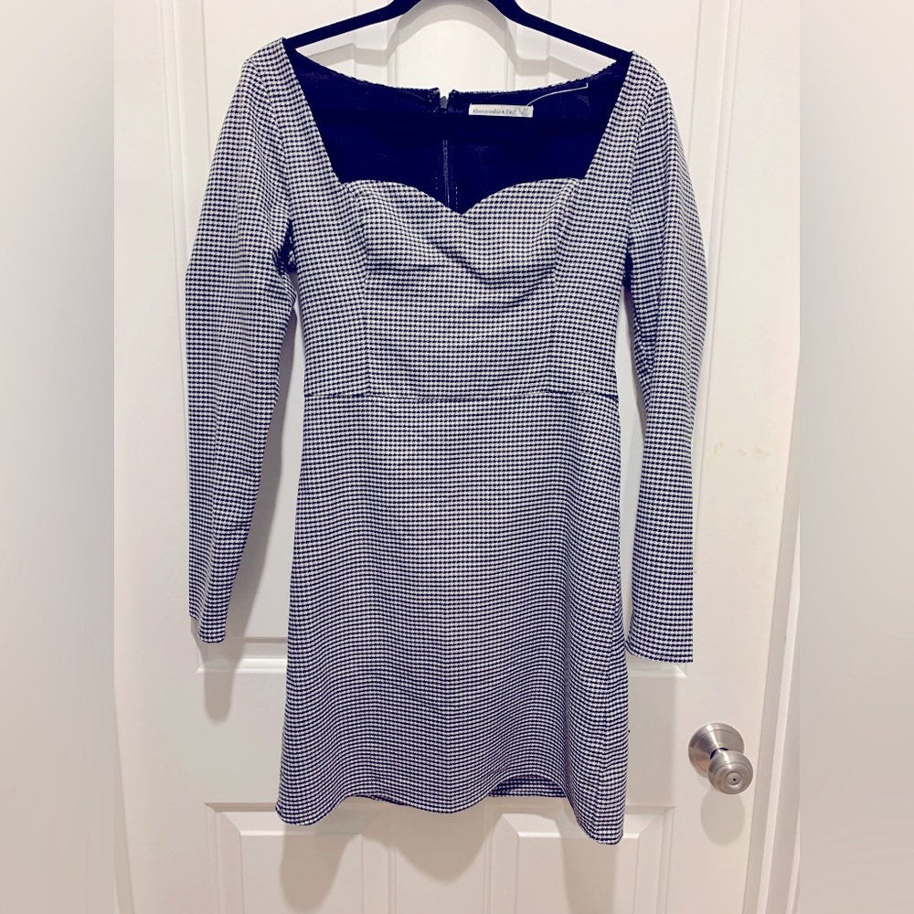Cute fall dress from Abercrombie is a size small tall